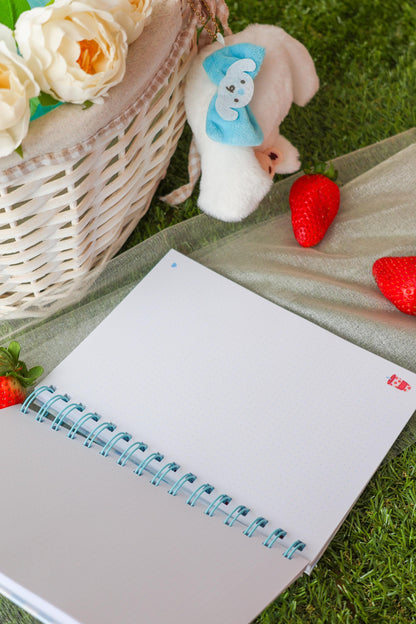 Pack Cuaderno + Página de Pegatinas Strawberry Baby • Página de 12 Pegatinas • Planner Diario
