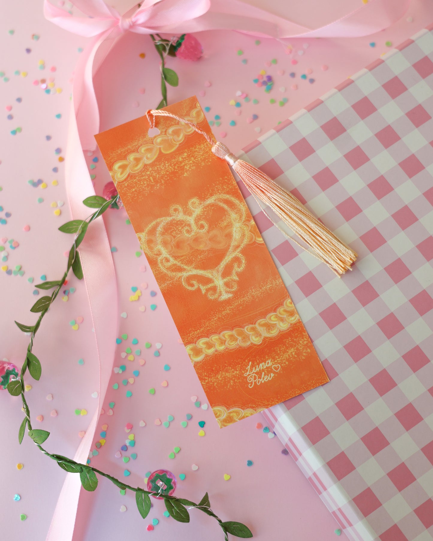 Marcapáginas con Borlitas Venus · Papel Nacarado 300gm